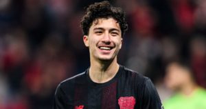 إصابة مازا تثير قلق الجزائريين.. واللاعب يطمئن الجماهير