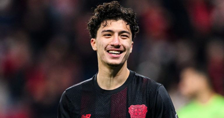 إصابة مازا تثير قلق الجزائريين.. واللاعب يطمئن الجماهير