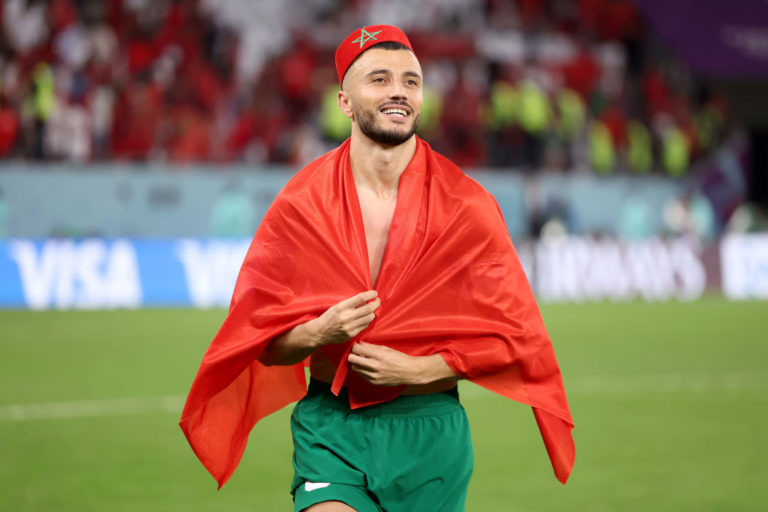 رومان سايس يودع جماهير المغرب برسالة مؤثرة بعد الاعتزال الدولي