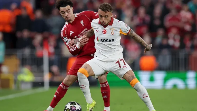 إصابة "مروعة" للاعب غلطة سراي تشعل أزمة مع ليفربول