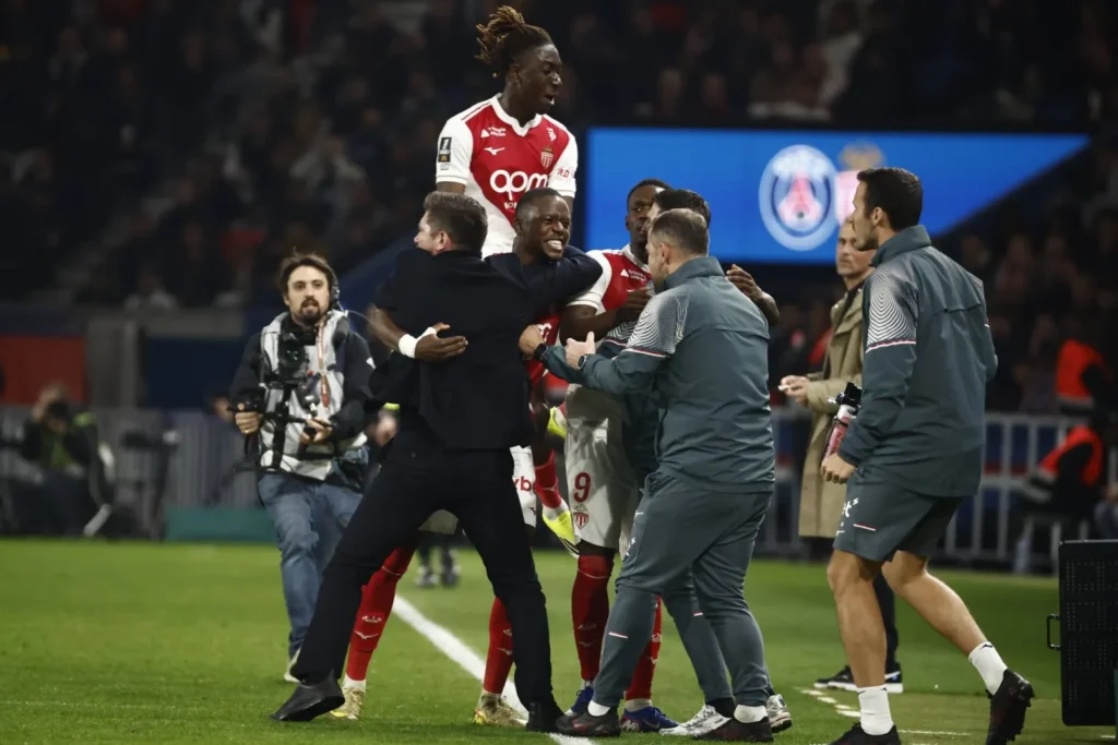 موناكو يُسقط باريس بثلاثية مدوية.. و"الباريسيون" يتلقون صفعة!