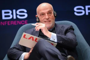 تيباس: الرياضة الإسبانية تساهم بمليارات وتدعم مئات آلاف الوظائف