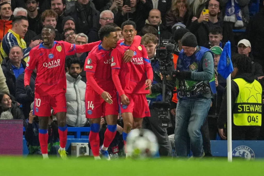 باريس سان جيرمان يكتسح تشيلسي بثلاثية ويتأهل لربع نهائي الأبطال