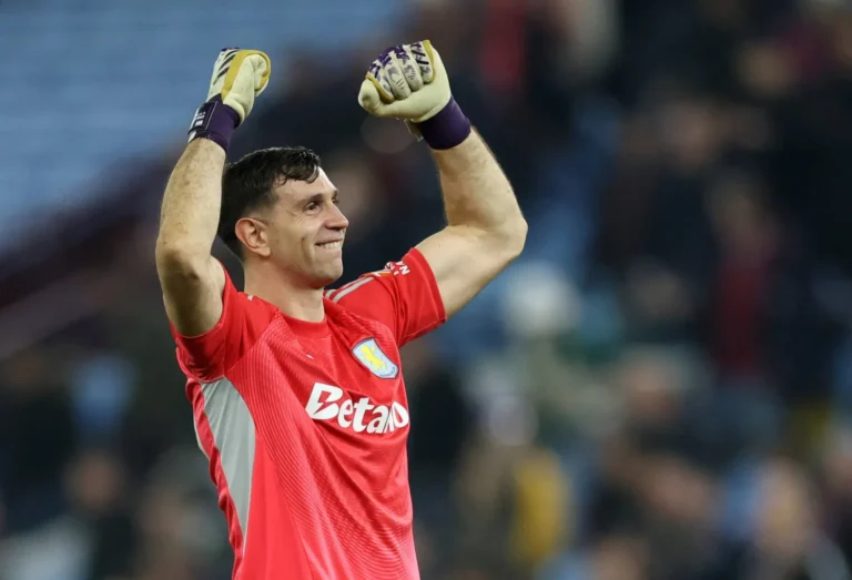 أستون فيلا يواصل التألق ويحجز مقعده في ربع نهائي الدوري الأوروبي