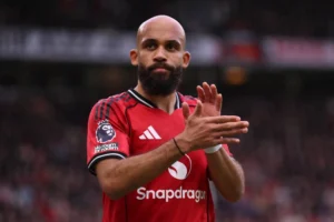 مانشستر يونايتد يستبعد نجميه مبويمو وسيسكو من معسكرات منتخبيهما