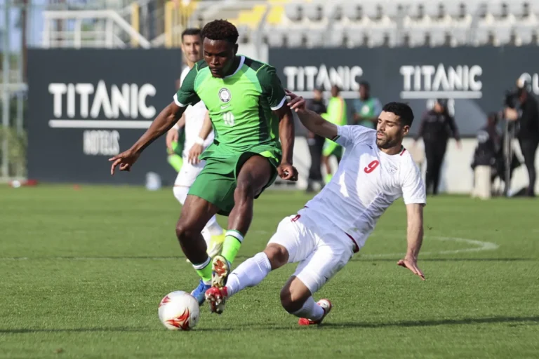 نيجيريا تفوز على إيران وديًا.. والسياسة تطل برأسها مجددًا