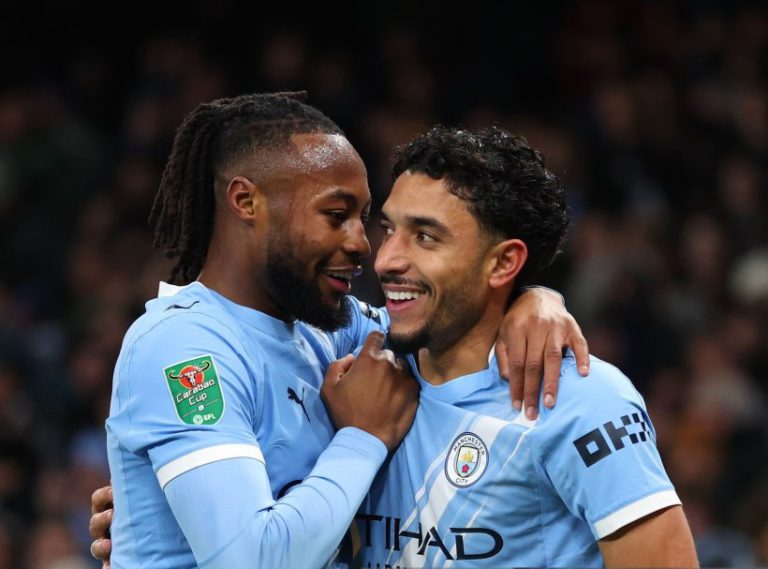 مرموش يتألق بثنائية ويقود مانشستر سيتي لربع نهائي كأس الاتحاد