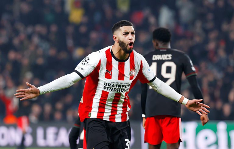 الصيباري نجم آيندهوفن يحصد جائزة جديدة بالدوري الهولندي