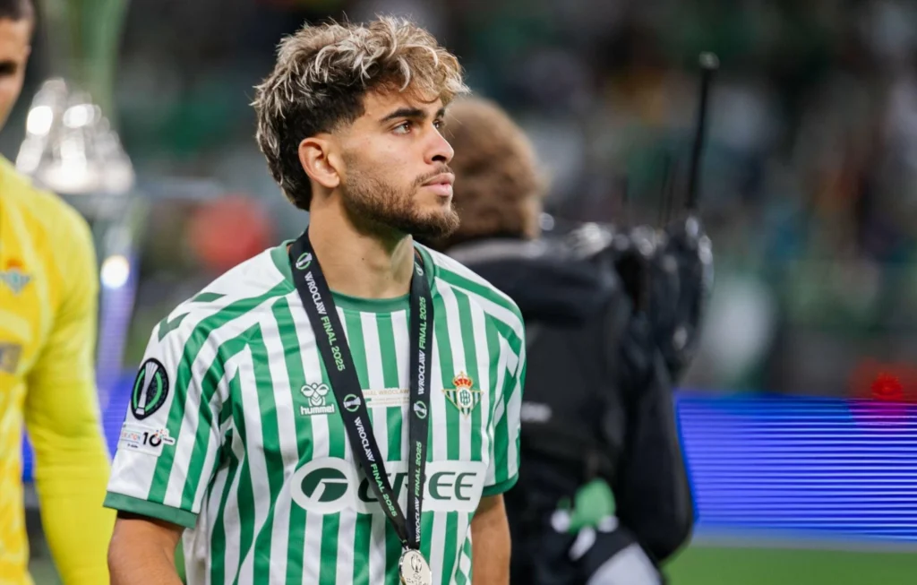 وكيل الزلزولي ينفي مفاوضات مع باريس سان جيرمان رسميًا