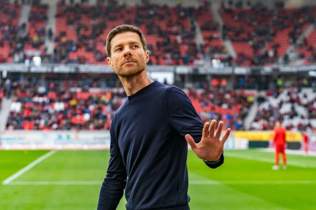 ألونسو يشترط صلاحيات واسعة لقيادة ليفربول