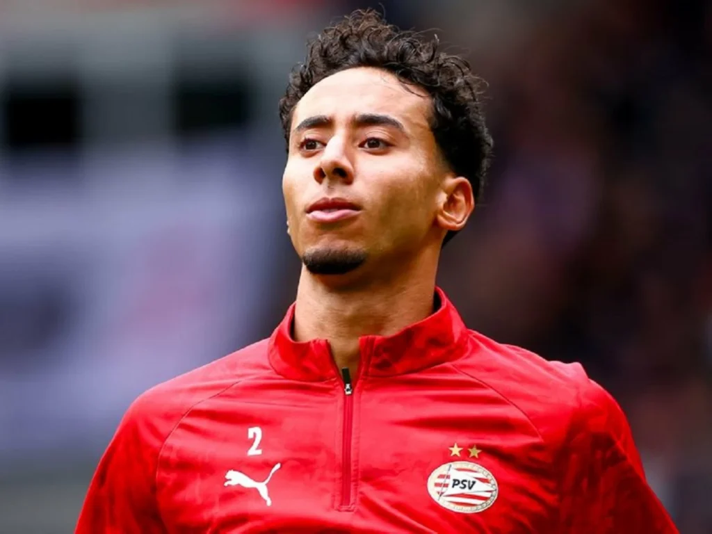 إيقاف صلاح الدين يهدد مشاركته في تتويج أيندهوفن بالدوري