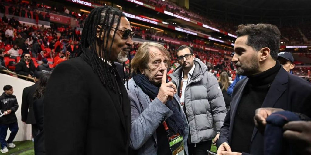 جماهير مغربية غاضبة تطالب بإبعاد كلود لوروا عن الفعاليات الرياضية