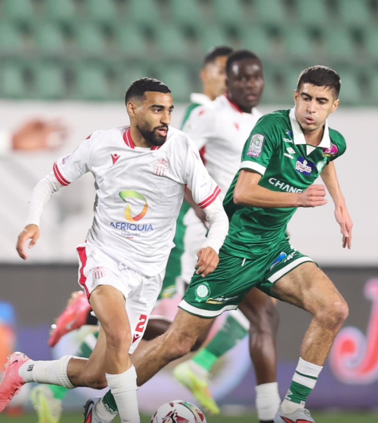 الرجاء الرياضي ينتصر على حسنية أكادير ويتربع على الصدارة