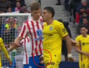 إيقاف مدافع خيتافي عبقار لمباراتين بعد طرده أمام أتلتيكو مدريد