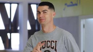 طائرة رونالدو الخاصة تحط في مدريد بعد رحلة جوية طويلة من السعودية