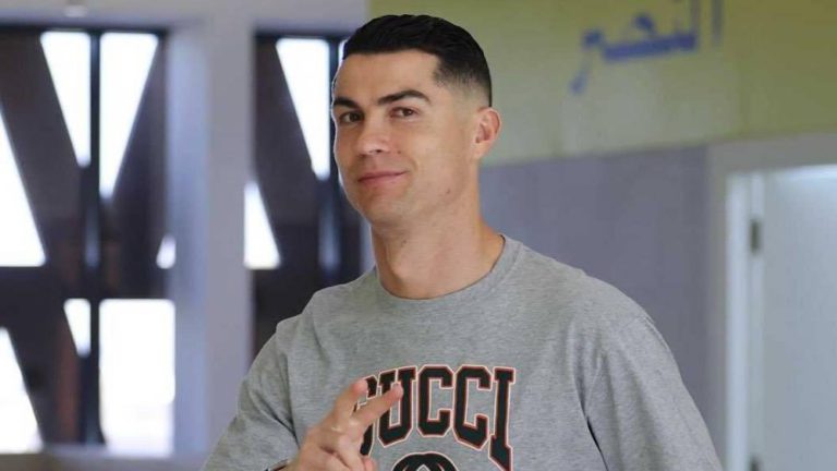 طائرة رونالدو الخاصة تحط في مدريد بعد رحلة جوية طويلة من السعودية