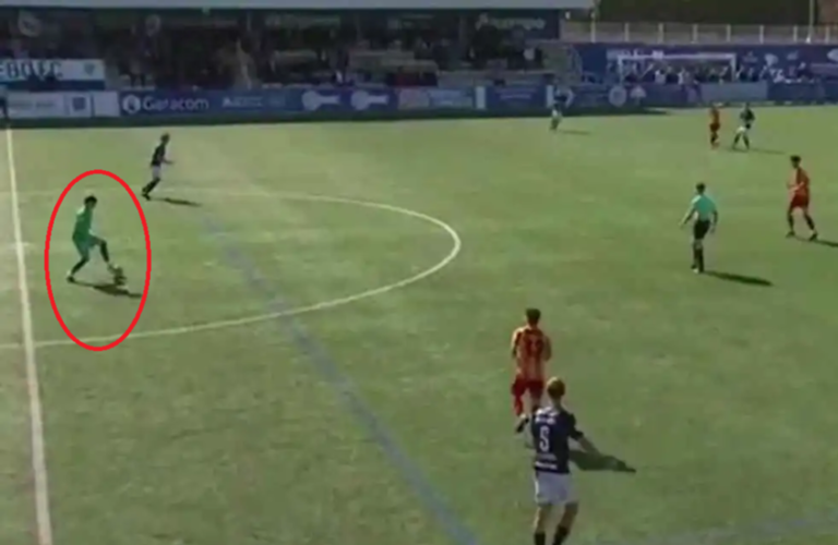 حارس مرمى يتحول للاعب وسط.. تكتيك إسباني يقلب مباراة!