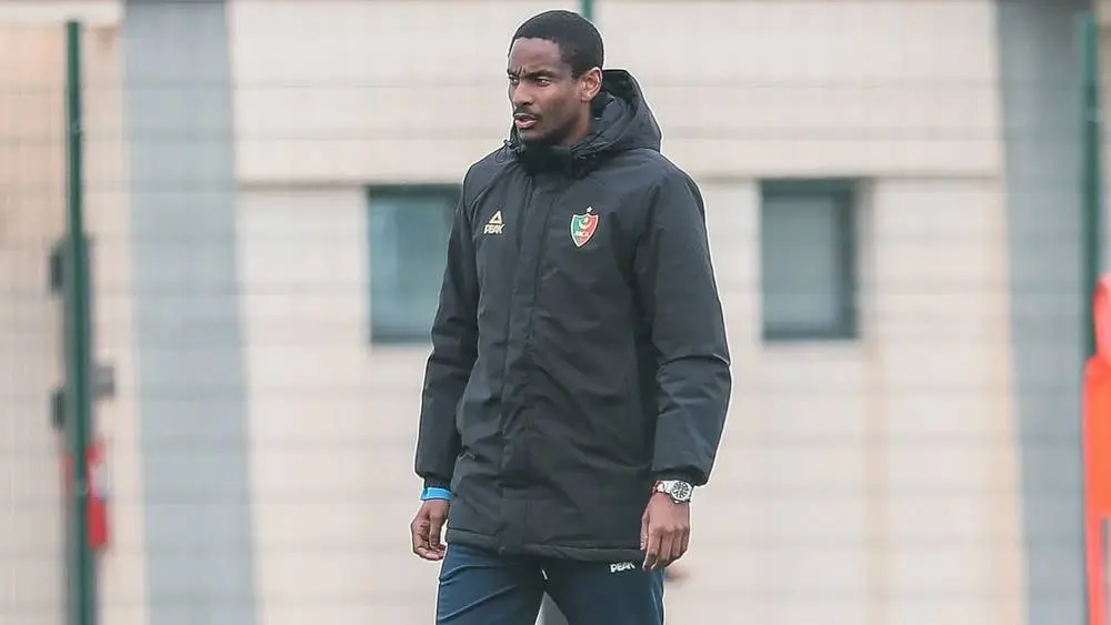 توقيف مدرب جنوب إفريقي بمطار الجزائر للاشتباه في تهريب أموال