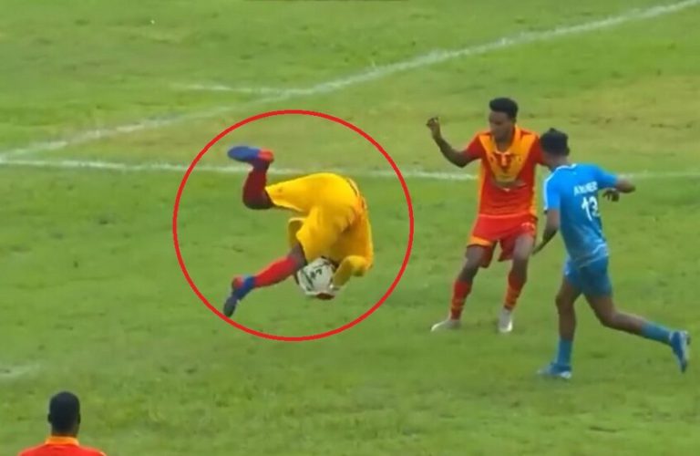 حارس مرمى يركل مهاجمًا بشقلبة ويتسبب بركلة جزاء في إثيوبيا