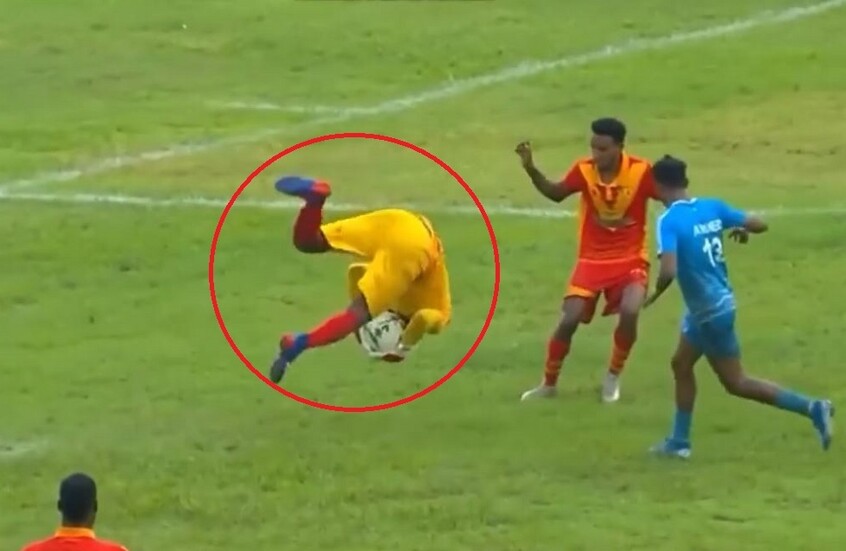 حارس مرمى يركل مهاجمًا بشقلبة ويتسبب بركلة جزاء في إثيوبيا