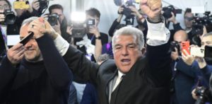 لابورتا يفوز برئاسة برشلونة لولاية جديدة في الانتخابات