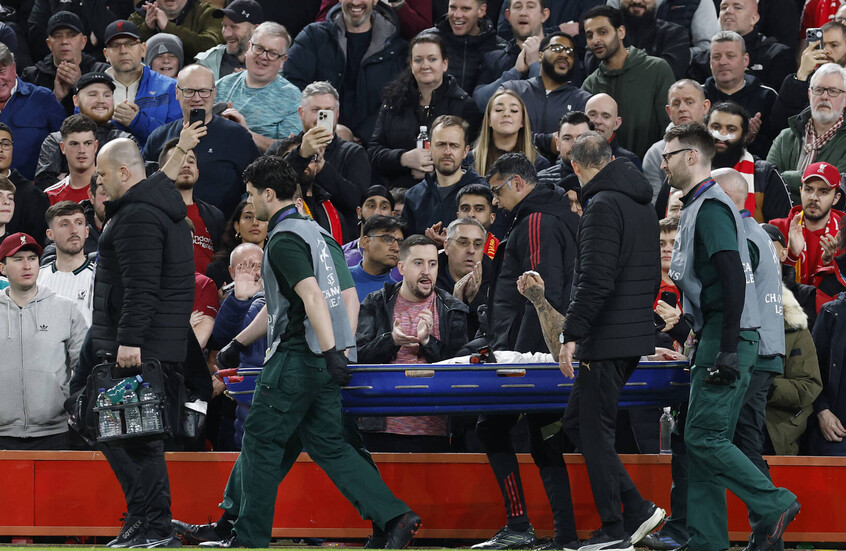 إصابة مروعة للاعب غلطة سراي نوح لانغ.. وبتر جزء من إصبعه