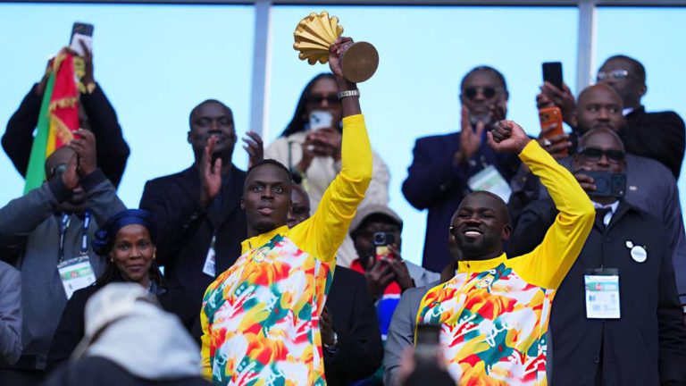 لاعبو المغرب يثيرون الجدل بإعجابهم باحتفال السنغال بـ"كأس فرنسا"