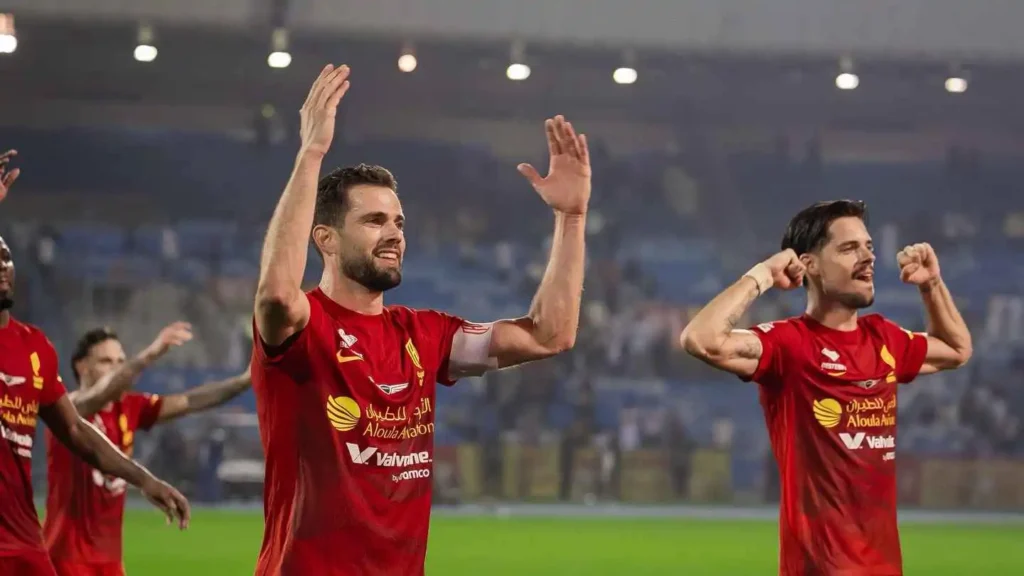 القادسية يقلب الطاولة على الأهلي بفوز درامي في الوقت القاتل