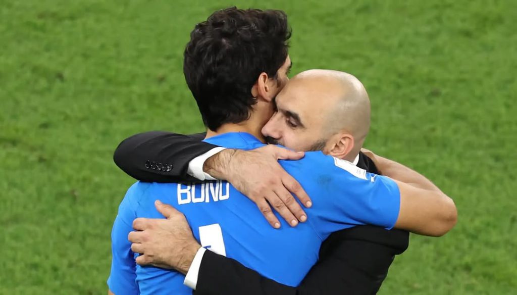 بونو يودع الركراكي برسالة مؤثرة: "غيرت مصير شعب يعشق الكرة"