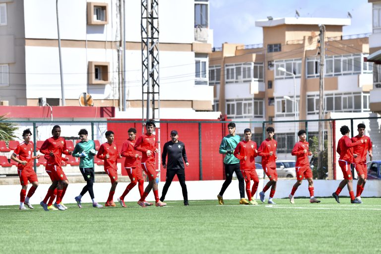 المغرب تحت 17 عامًا يختتم تحضيراته لمواجهة مصر الحاسمة