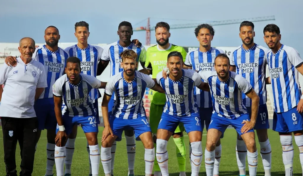 مدرب جزائري يقود اتحاد طنجة المغربي لموسم ونصف