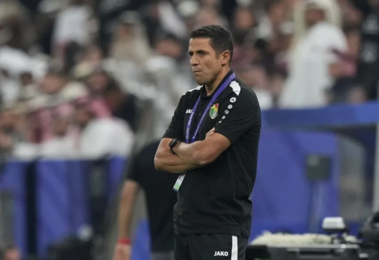 الوداد يضيع فرصة عودة عموتة ويختار كارتيرون لقيادة الفريق