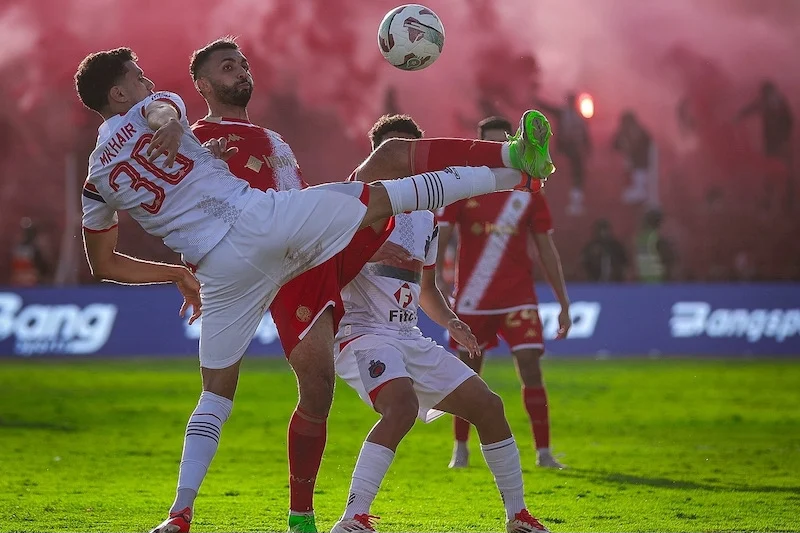 الوداد وأولمبيك آسفي يعلنان تشكيلتيهما لمواجهة الكونفدرالية