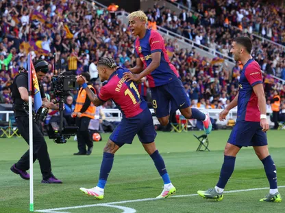 فليك يعتمد تشكيلة هجومية لبرشلونة أمام أتلتيكو مدريد بالكأس