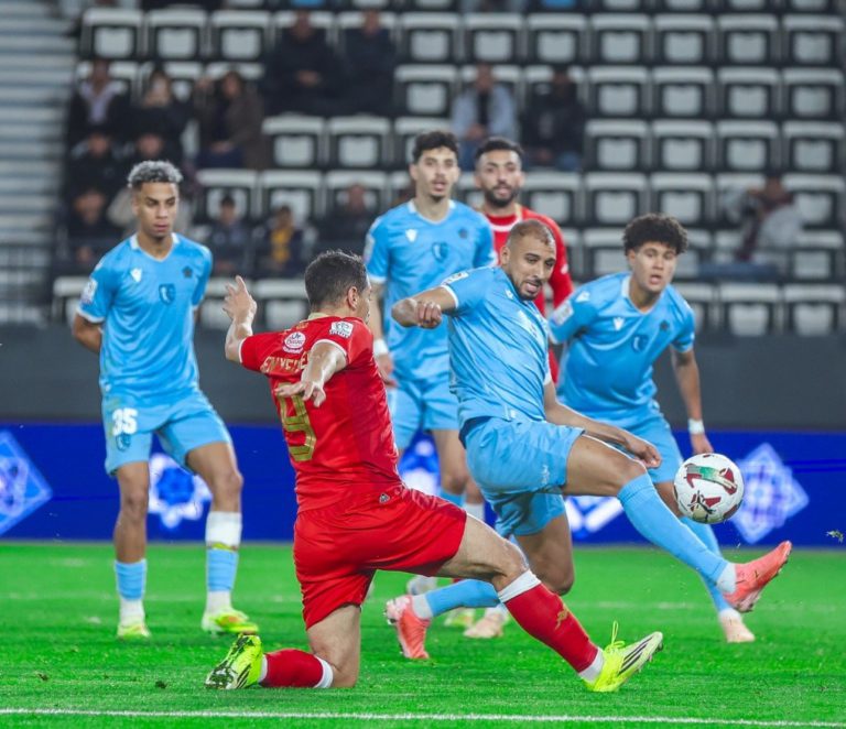 الوداد الرياضي يقلب الطاولة على اتحاد تواركة بـ10 لاعبين!