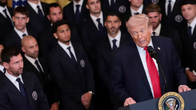 ابتسامة ميسي تثير الجدل بعد حديث ترامب عن رونالدو (فيديو)