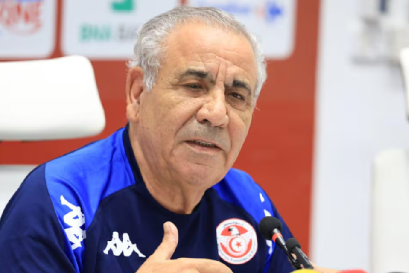 البنزرتي يعاقب لاعبًا جزائريًا في الإفريقي بسبب تمسكه بالصيام