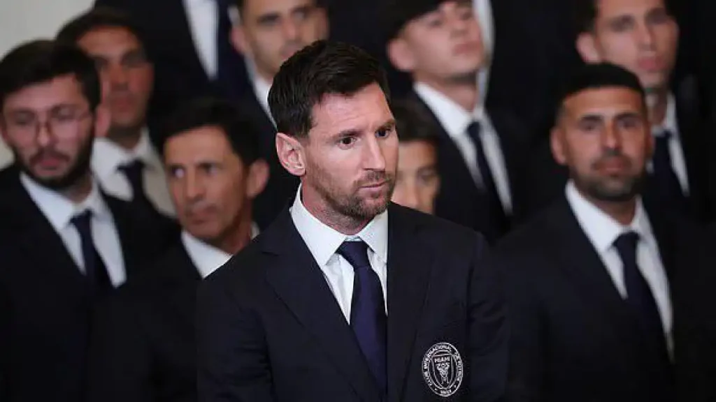 ميسي في موقف محرج: ترامب يتحدث عن إيران ورونالدو!