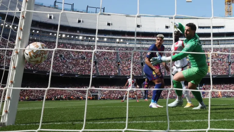 برشلونة يفوز بشق الأنفس على رايو فاييكانو ويتربع على الصدارة