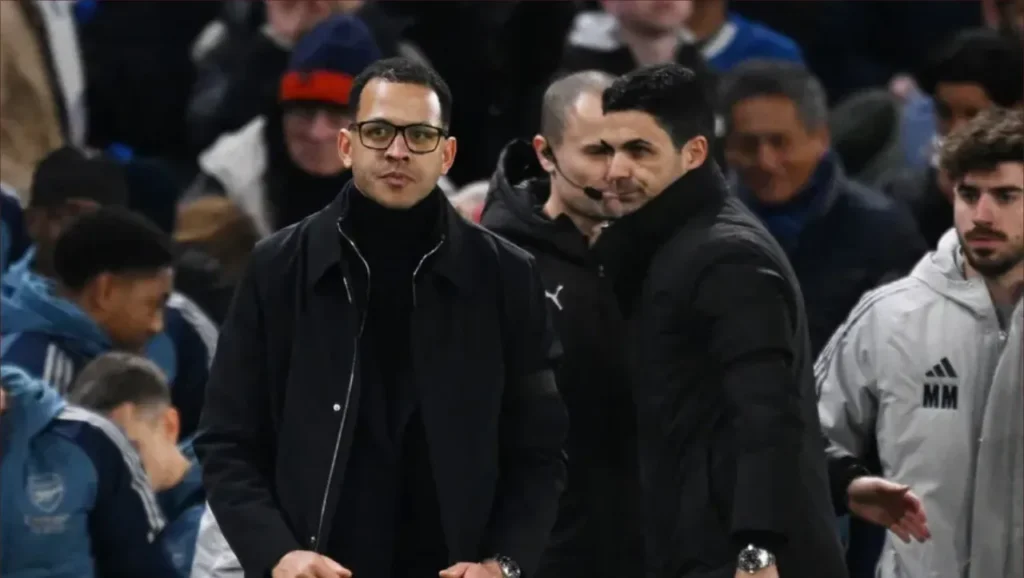 مدرب تشيلسي يدافع عن أسلوب أرسنال ويصفه بالمنظم