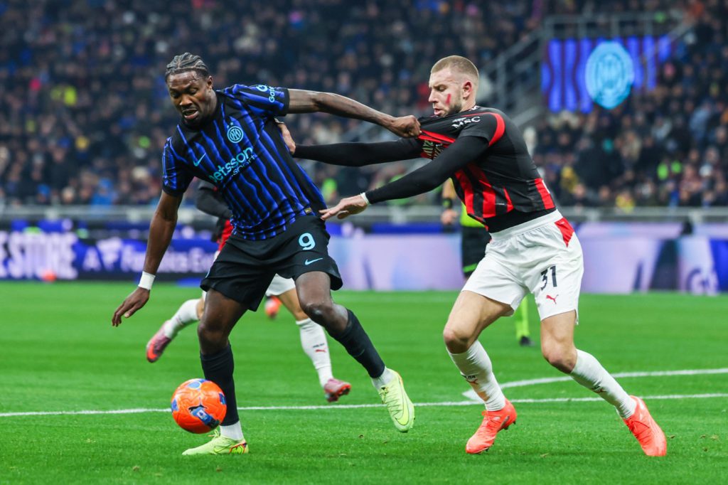 ديربي ميلانو يشتعل: موعد المباراة والقنوات الناقلة