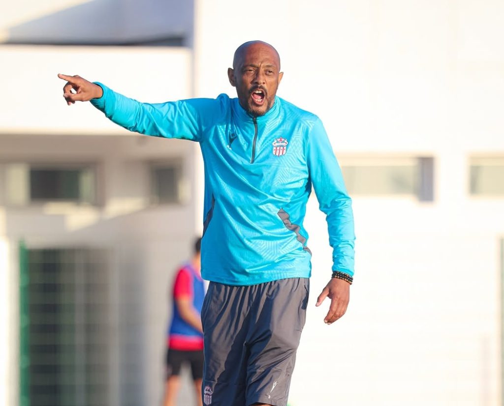 مدرب حسنية أكادير يرحل قبل مواجهة الرجاء الرياضي