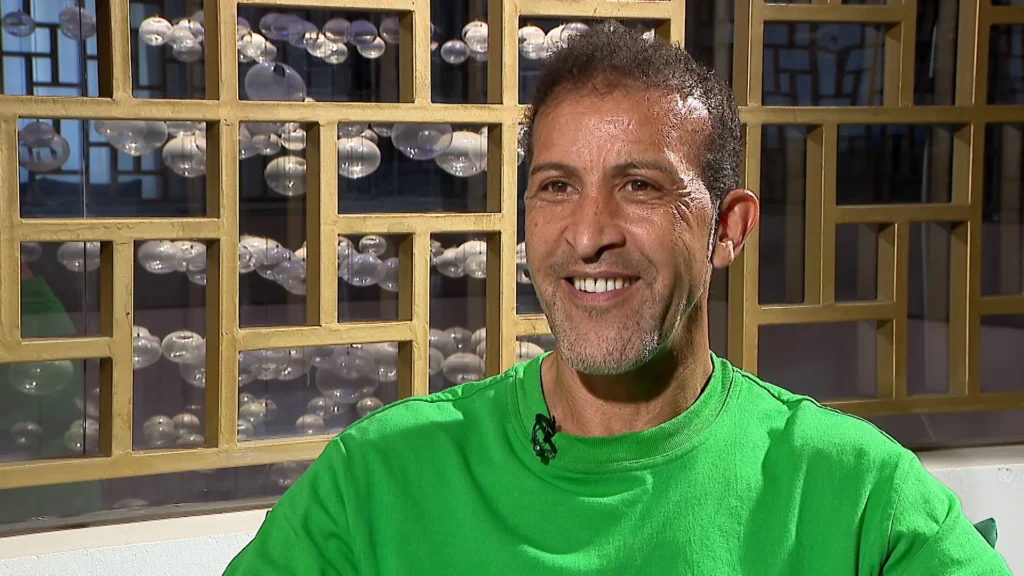 مصطفى حجي: مسيرة النجم المغربي الذي أمتع الجماهير بلمساته الساحرة