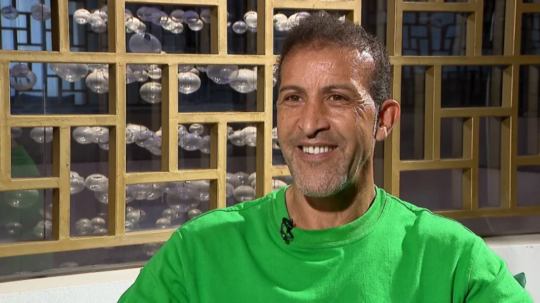 مصطفى حجي: مسيرة النجم المغربي الذي أمتع الجماهير بلمساته الساحرة