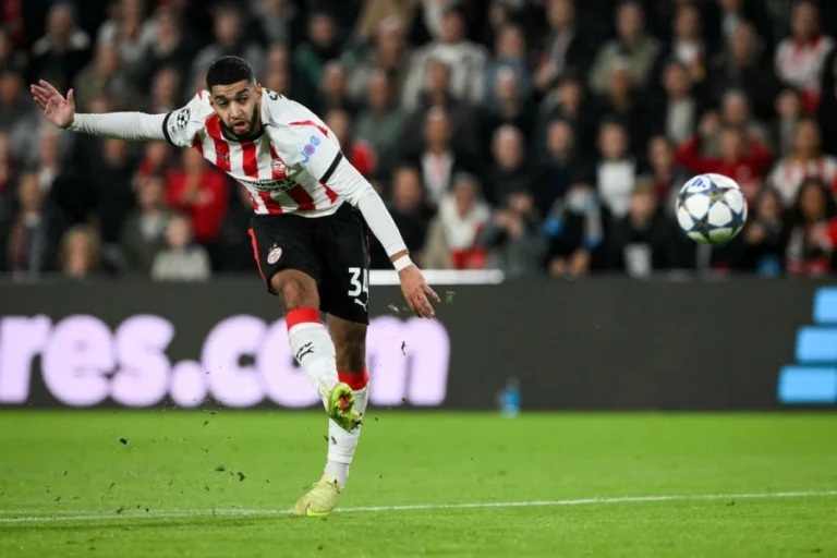 أيندهوفن يسقط بشكل مفاجئ أمام طيلستار.. وصلاح الدين بالبطاقة الحمراء