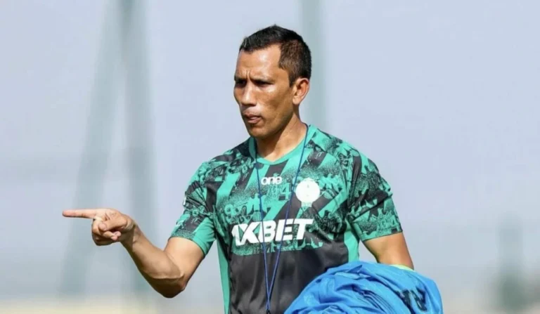 مدرب الرجاء يمنح لاعبيه راحة بعد مباراة ودية استعدادًا للموسم