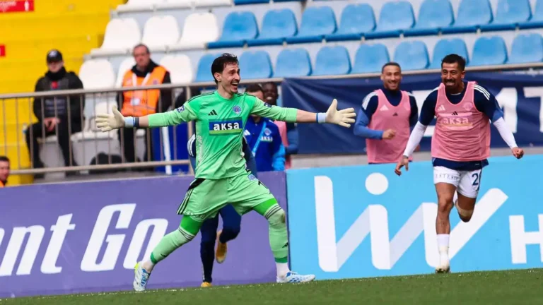 حارس مرمى قاسم باشا يسجل هدفًا خياليًا من 75 مترًا في تركيا