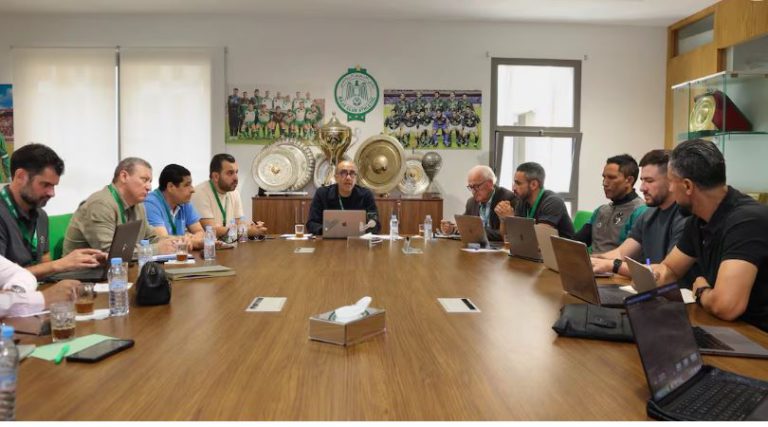 استقالة مفاجئة تهز أركان إدارة نادي الرجاء الرياضي