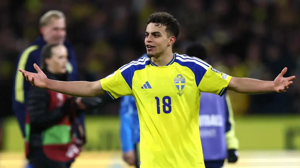 لاعب سويدي من أصل تونسي يقود السويد للمونديال ويواجه تونس