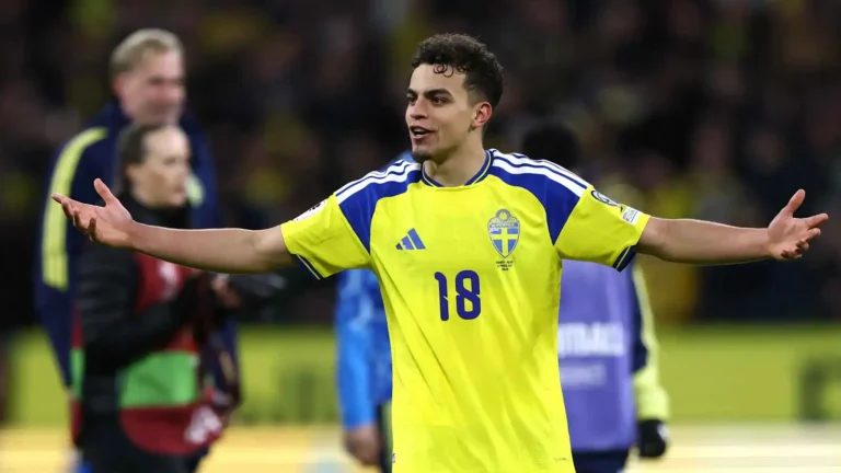 لاعب سويدي من أصل تونسي يقود السويد للمونديال ويواجه تونس